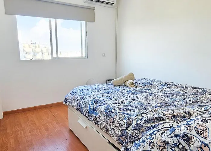 Central Rooms, 500M To Larnaca Marina