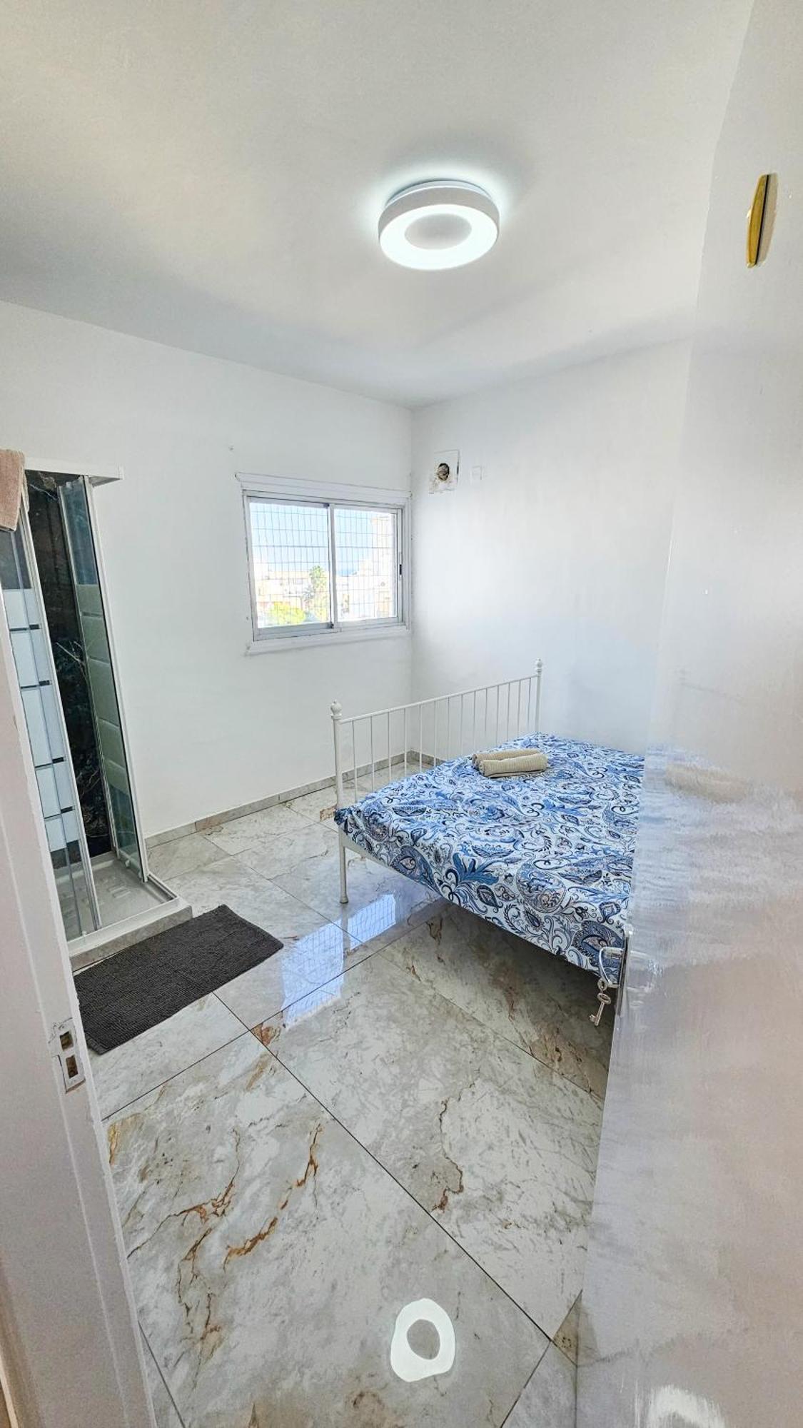 Rooms, 500m To Marina *